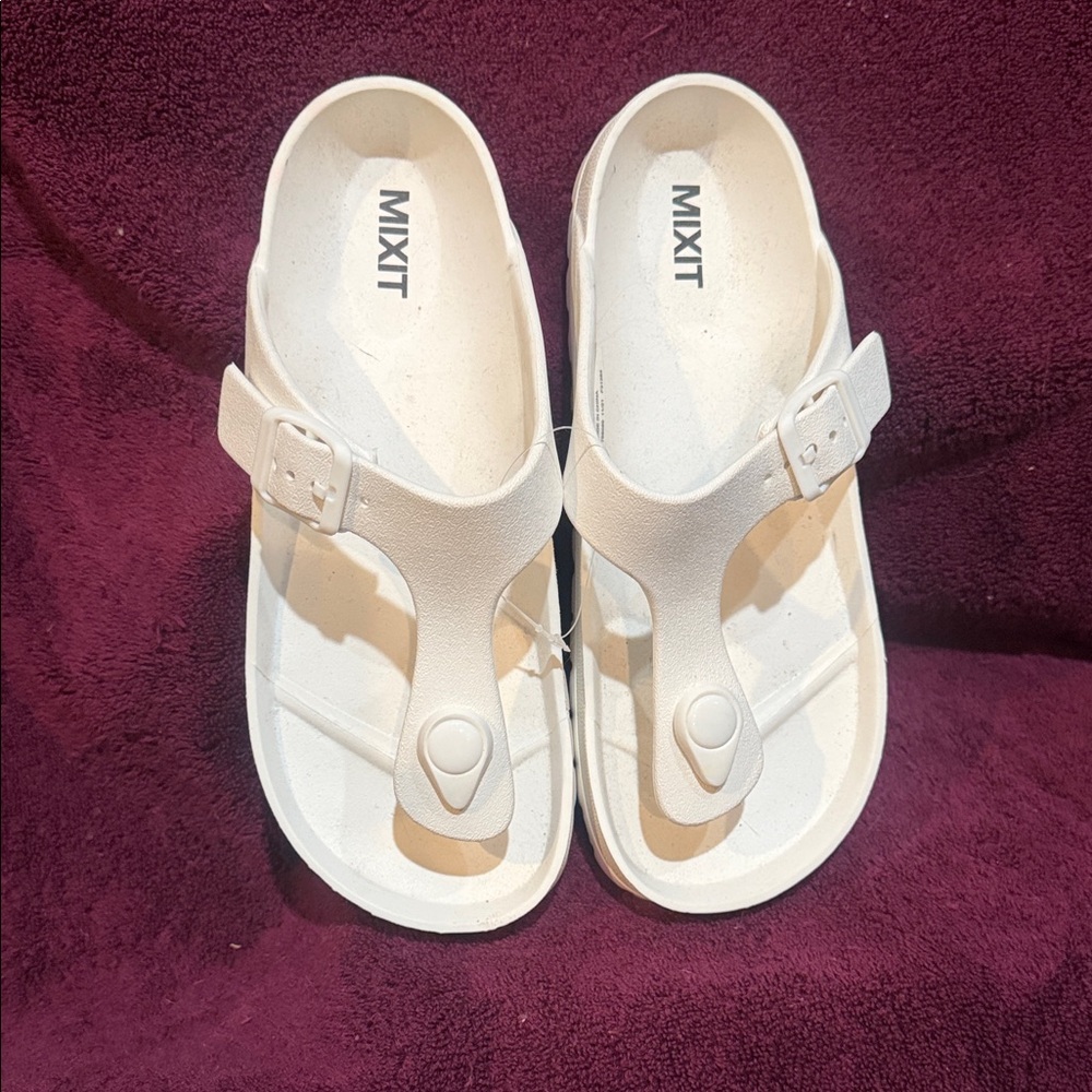 Mixit Cream/White Sandals